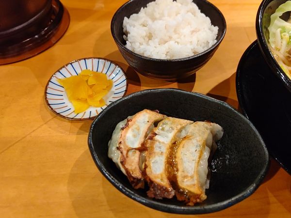 「Aセット(餃子3個+漬物+半ライス)300円」@オリオン餃子 高崎駅前店の写真