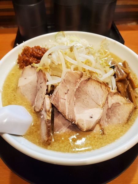 「限定味噌らーめん」@新潟長岡生姜醤油らーめん みずさわ 大宮西口店の写真