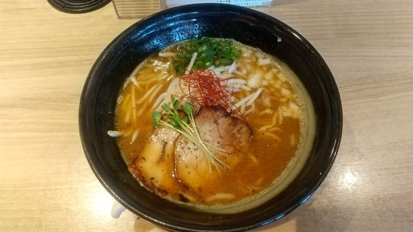 「コクうま極み醤油ラーメン800円」@らーめん、肉丼ぶり 吉成鶏白湯 鶏神の写真