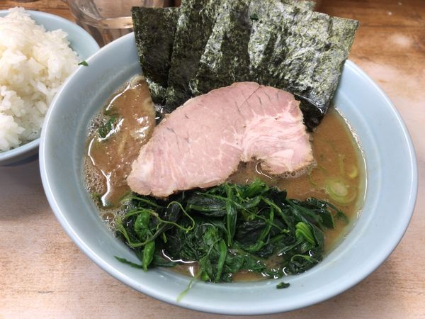 「ラーメン並(こいめ、おおめ)+無料ライス大 650円」@横浜ラーメン 武蔵家 志木店の写真