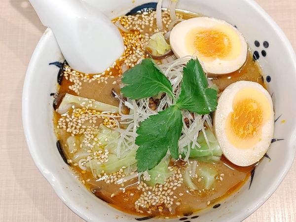 「春キャベツの辛味噌らーめん＋縁たま」@与ろゐ屋の写真