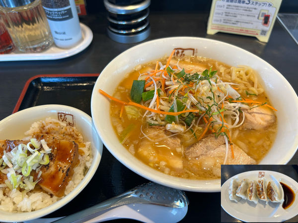 「【期間限定】10種野菜の味噌ラーメン、餃子、ミニ炙り焼豚ご飯」@喜多方ラーメン 坂内 水戸東店の写真