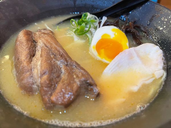 「白湯ラーメンスペアリブ」@らぁめん凛の写真