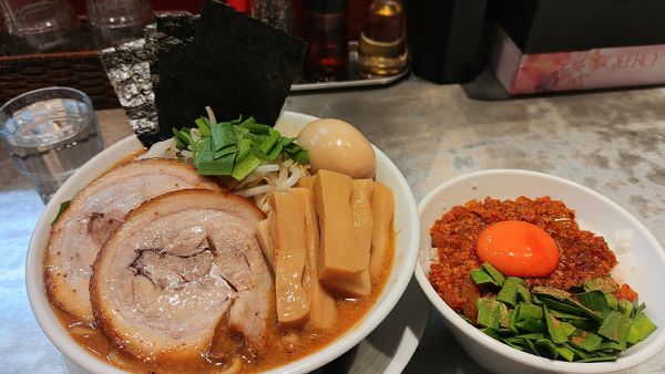 「得みそらぁ・特盛・台湾丼・メンマ ￥2,100」@麺 やまらぁの写真