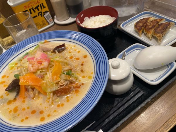 「長崎ちゃんぽん🍜🥢ギョウザ🥟3個ごはんセット🍚」@長崎ちゃんぽん リンガーハット 西新宿店の写真