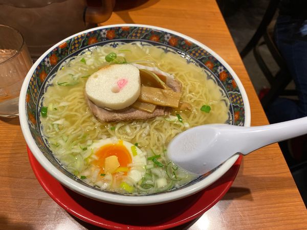 「塩ラーメン北海道いくら丼」@函館麺厨房 あじさい 東京ラーメンストリート店の写真