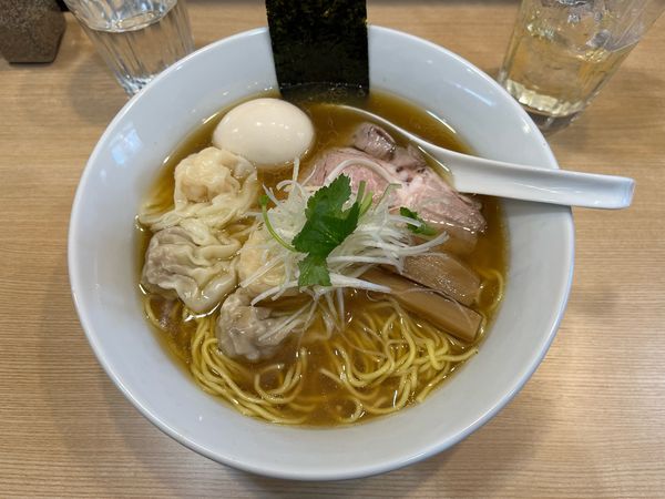 「ミックスワンタン麺＋味玉」@麺や 穂ころびの写真