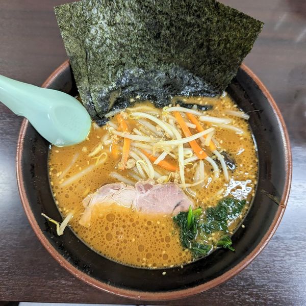 「味噌ラーメン¥850、餃子¥280」@とんぱた亭 三枚町店の写真