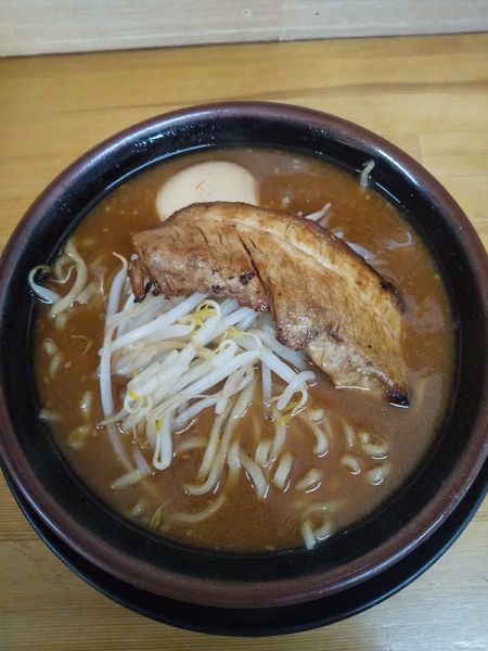 「味噌ラーメン（味玉付き）」@ラーメン・つけ麺 爆王の写真