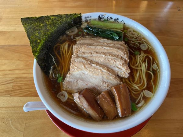 「大盛チャーシュー麺　麺硬　1080円」@築地の中華そば 伊蔵八の写真