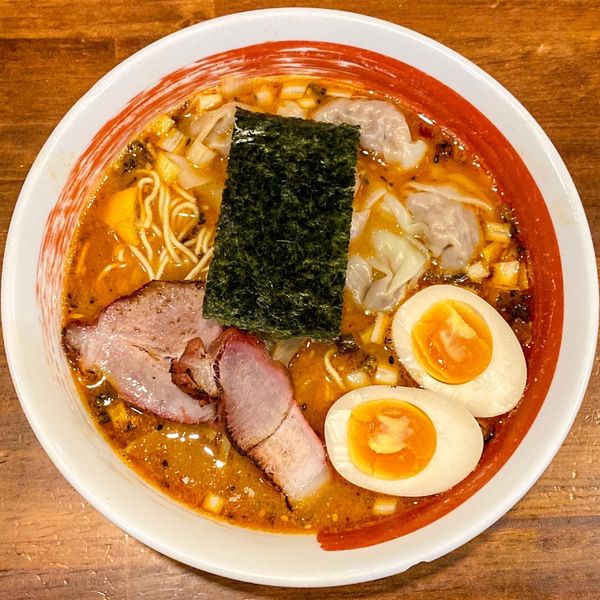 「辛味噌ワンタンメン ¥1,100 味付玉子 ¥0（クーポン）」@麺屋 悠の写真