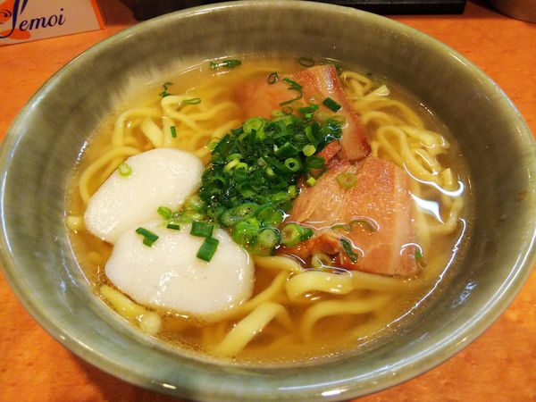 「沖縄そば」@沖縄そば やんばる 新宿本店の写真