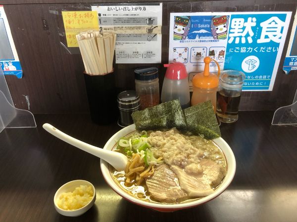 「中華そば+身入り+ニンニク（別皿）」@手打ち中華そば 酒田の写真