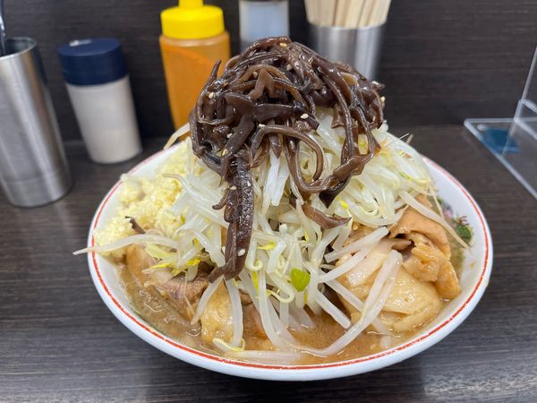 「ラーメン麺少なめ(にんにくヤサイチョイ増し)+豚増し」@ラーメン二郎 川越店の写真