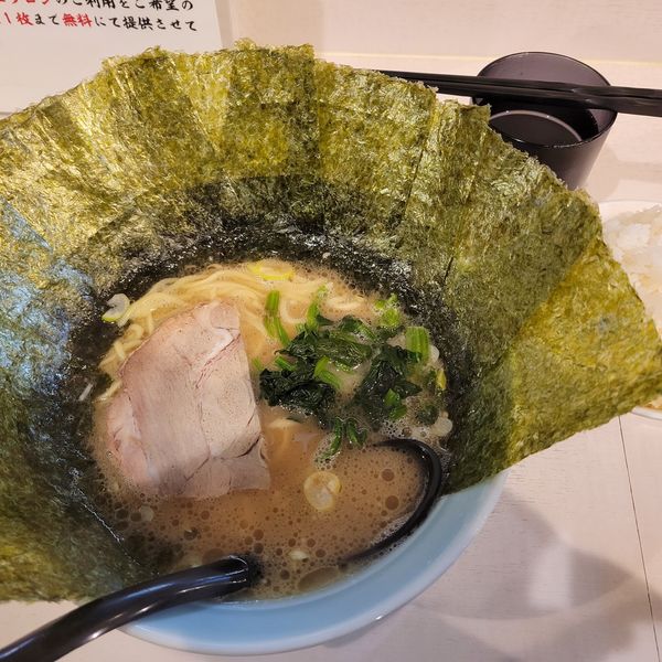 「ラーメン細麺+海苔増し」@横浜家系ラーメン 府中家の写真