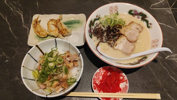 「博多豚骨らーめん　Cセット」@大餃列の写真