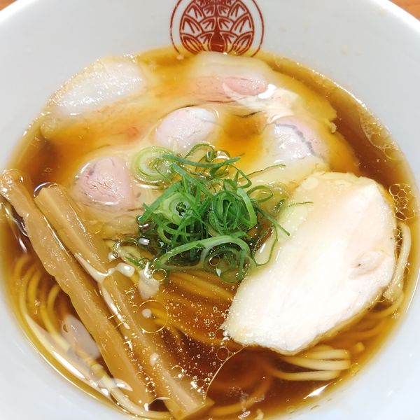 「鶏醤油らぁめん1000円、唐揚げ定食400円」@らぁ麺 とうひちの写真