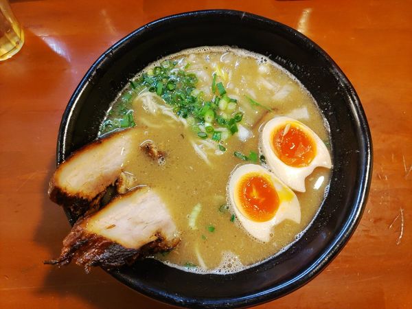 「濃厚煮干しそば(醤油)+厚切りﾁｬｰｼｭｰ+味玉  ﾒﾝﾏ抜き」@らーめん壱輝の写真