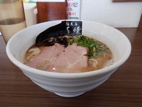 「豚骨ラーメン」@麺工房 海練の写真