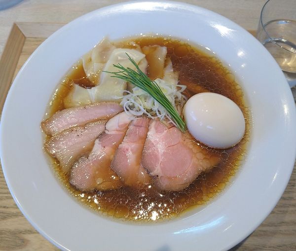 「特製中華蕎麦+ワンタン（4個）」@宍道湖しじみ中華蕎麦 琥珀 東京本店の写真