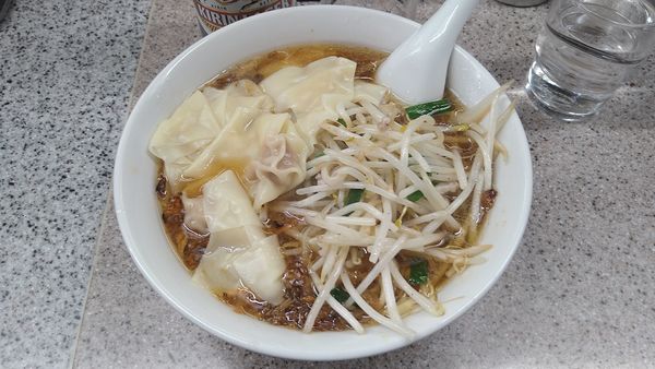 「もやしワンタン麺¥1000+瓶ビール¥550-」@中華麺店 喜楽の写真