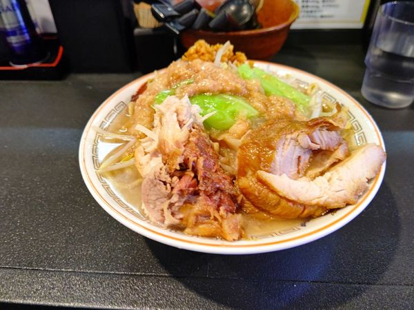 「ラーメン(並盛・250g・全部普通)900円」@ラーメン伝次平 前橋店の写真