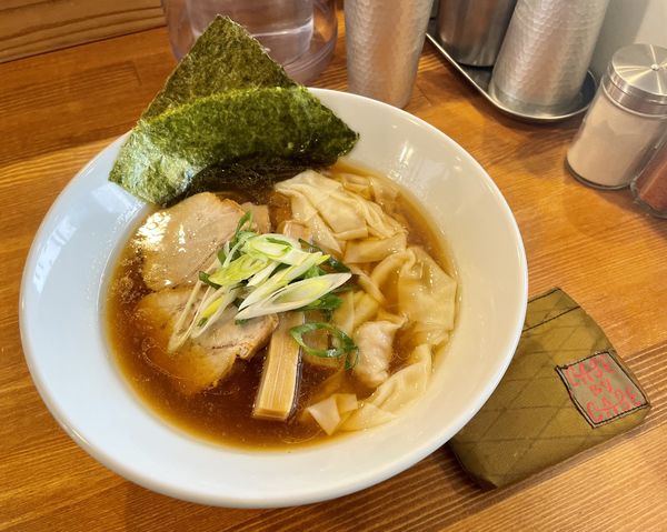 「醤油ワンタン麺」@麺屋 寛の写真