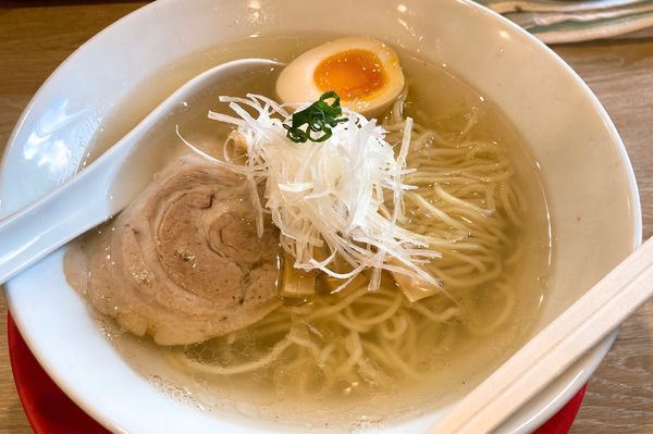 「限定 羅臼昆布塩らーめん」@麺王道 勝の写真