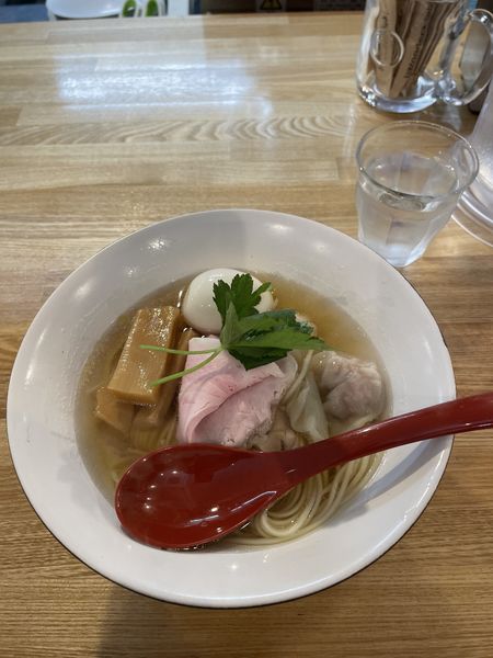 「特級中華そば(白醤油)」@自家製麺 くろ松の写真