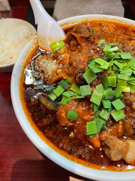 「限定 チゲ味噌ホルモンあんかけスタ満 ゼンマシ 半ライス」@元祖スタミナ満点らーめん すず鬼の写真