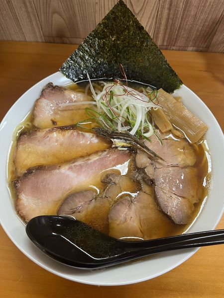 「煮干しチャーシューメン(1430円)+大盛(120円)」@煮干しラーメン つかさの写真