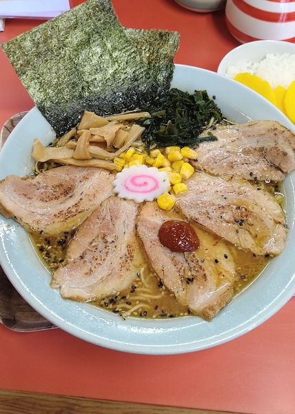 「炙り味噌とろチャーシューメン+半ライス」@ラーメンショップ 鷲宮店の写真
