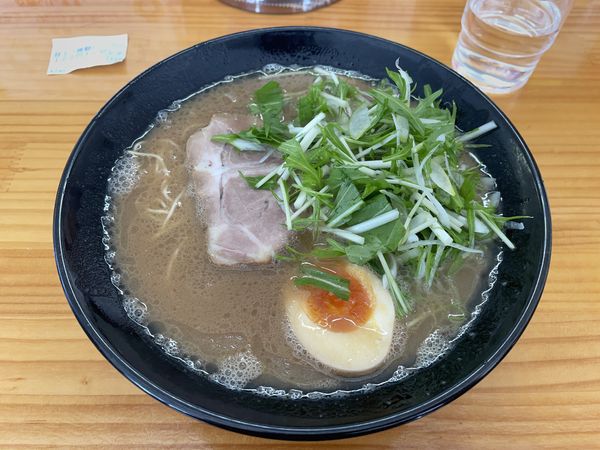 「塩豚骨ラーメン・替玉」@豚骨ラーメン 新井商店の写真