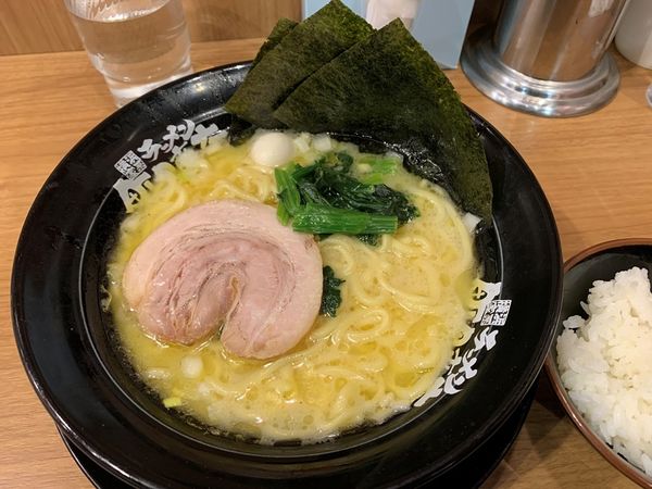「塩ラーメン＋サービスライス」@町田商店 高輪ゲートウェイ店の写真
