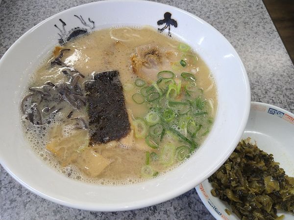 「並ラーメン＋高菜(ｻｰﾋﾞｽｺｰﾅｰから)」@大龍ラーメン 合川店の写真