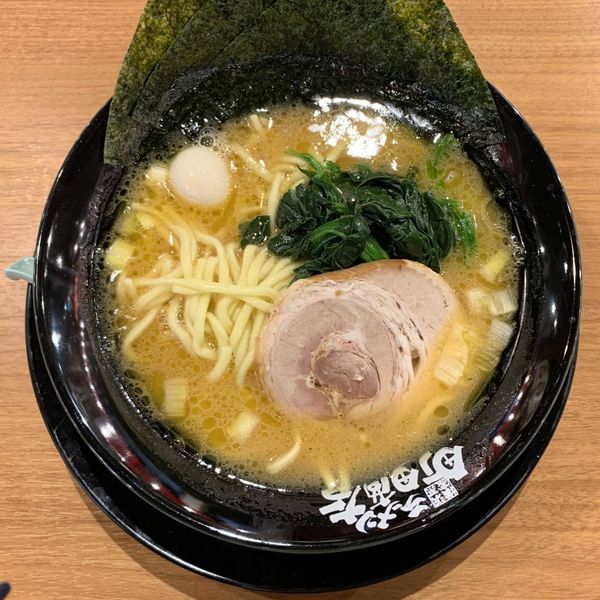 「ラーメン餃子セット¥1000」@町田商店 由比ヶ浜店の写真