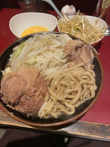 「らーめん+生たまご+ネギ 850+50+100」@ラーメン二郎 荻窪店の写真