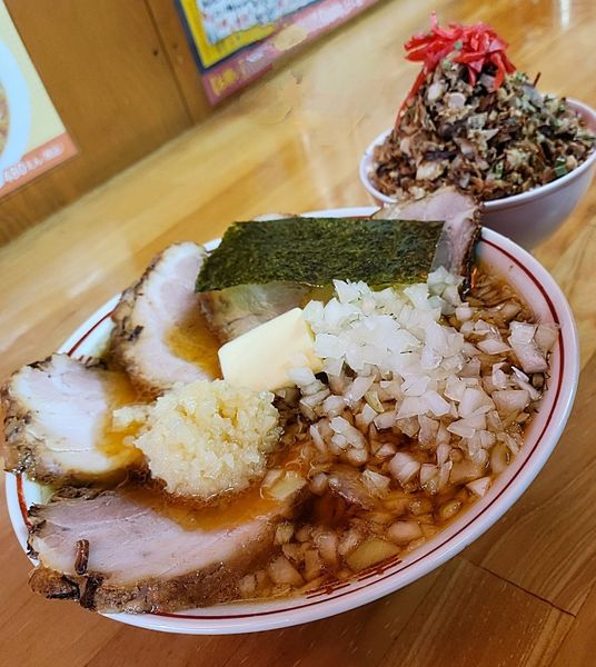 「醤家チャーシューメン1100円 ニンニクバター、玉葱各120円」@屋台ラーメン 醤家 大子店の写真