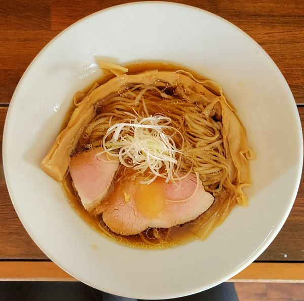 「特製醤油ラーメン 900円」@軍鶏と林檎の写真