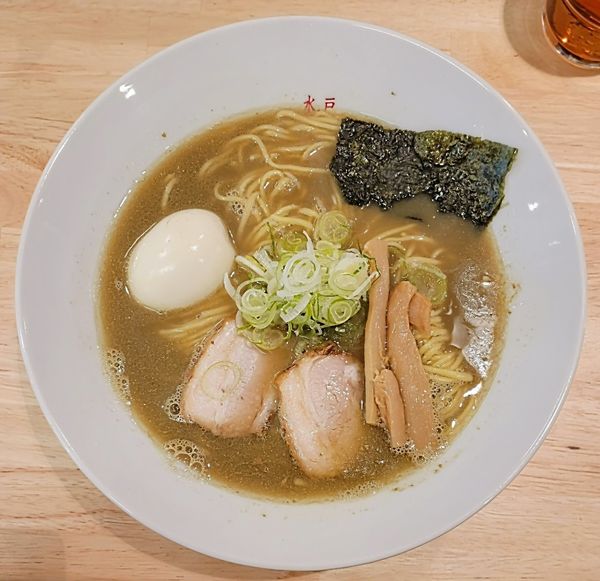 「煮干しラーメン 800円 玉葱50円  味玉150円」@ふる川食堂の写真