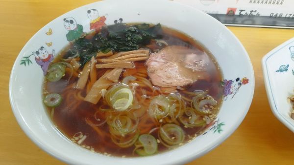 「ラーメン（520円）＋半チャーハン（460円）」@てんだんの写真