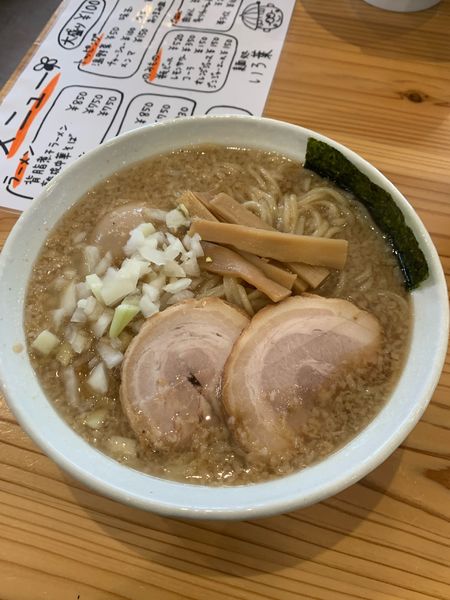 「背脂煮干しらーめん850円 太麺変更」@麺処いろ葉の写真
