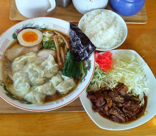 「ワンタンメン 850円＋どてやき(ハーフ) 350円」@ラーメンハウスSADAの写真