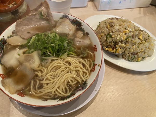 「らーめん+やきめし並+シロミ 850+650+100」@本家 第一旭 神保町店の写真