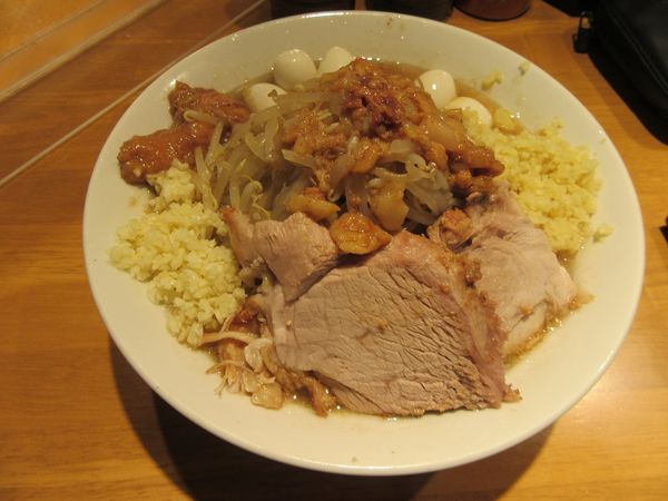 「ラーメン小（９００円）＋うずら１００円＋生姜５０円」@麺屋 神工の写真