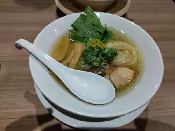 「あっさり鶏そば　880」@鶏そば かぐら屋 西新宿店の写真