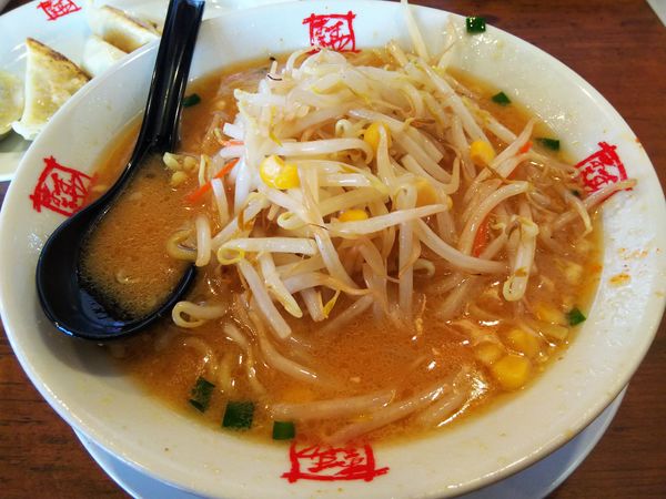 「みそ　＋焼きギョーザ（４ケ）：サービス」@おおぎやラーメン 伊那店の写真