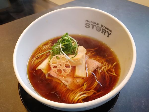 「醤油そば800円」@NOODLE STUDIO STORYの写真
