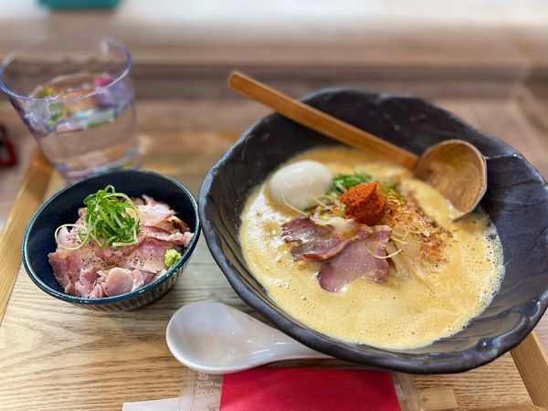 「辛味噌濃厚えびそば+味玉+ミニローストポーク丼」@えびそば 緋彩の写真