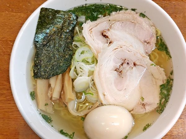 「塩（しそ風味）＋たまご」@一条流 がんこラーメン 南千住店の写真